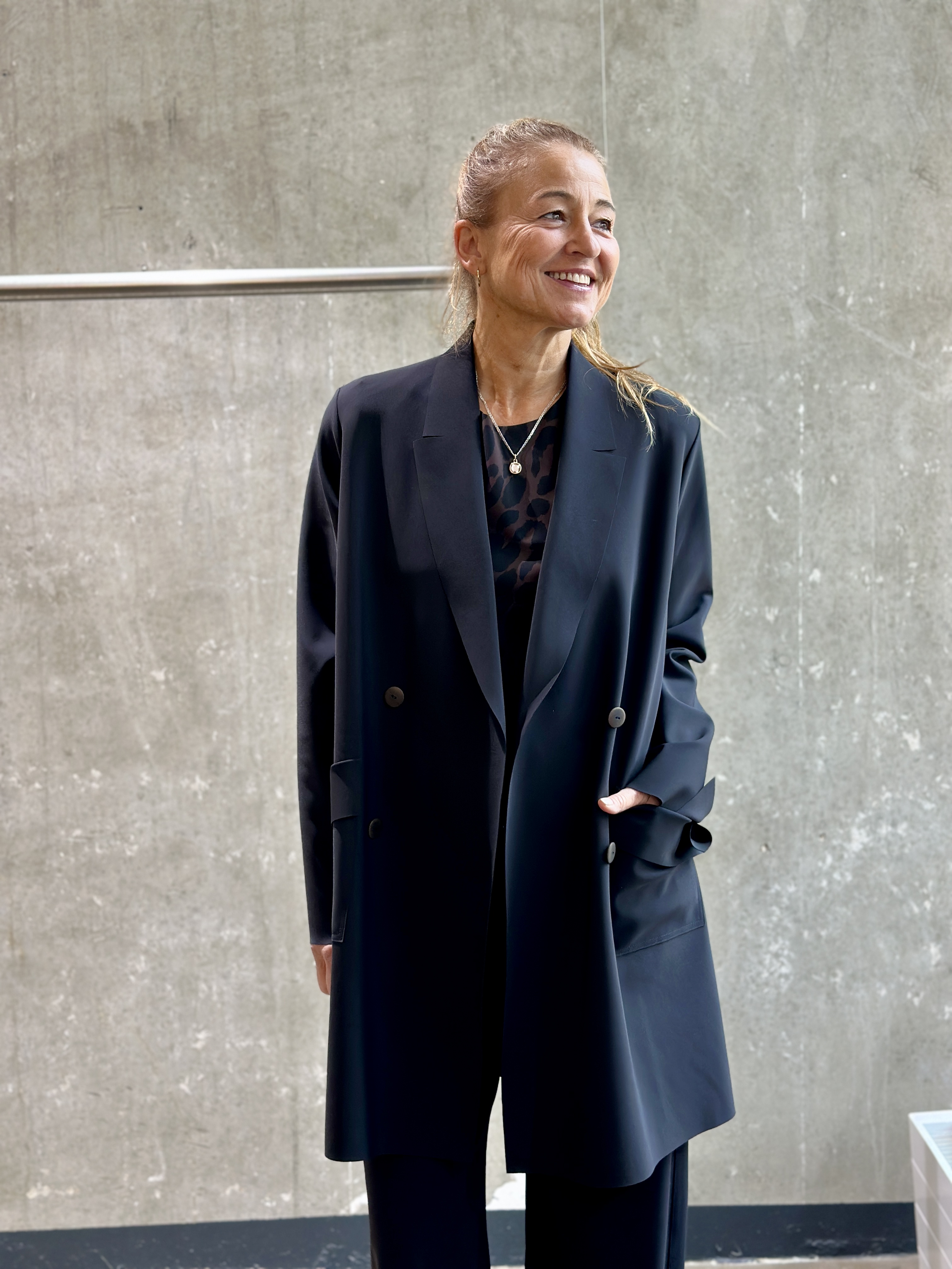 SASSENBACH_STYLE  Mantel MIA schoko & schwarz