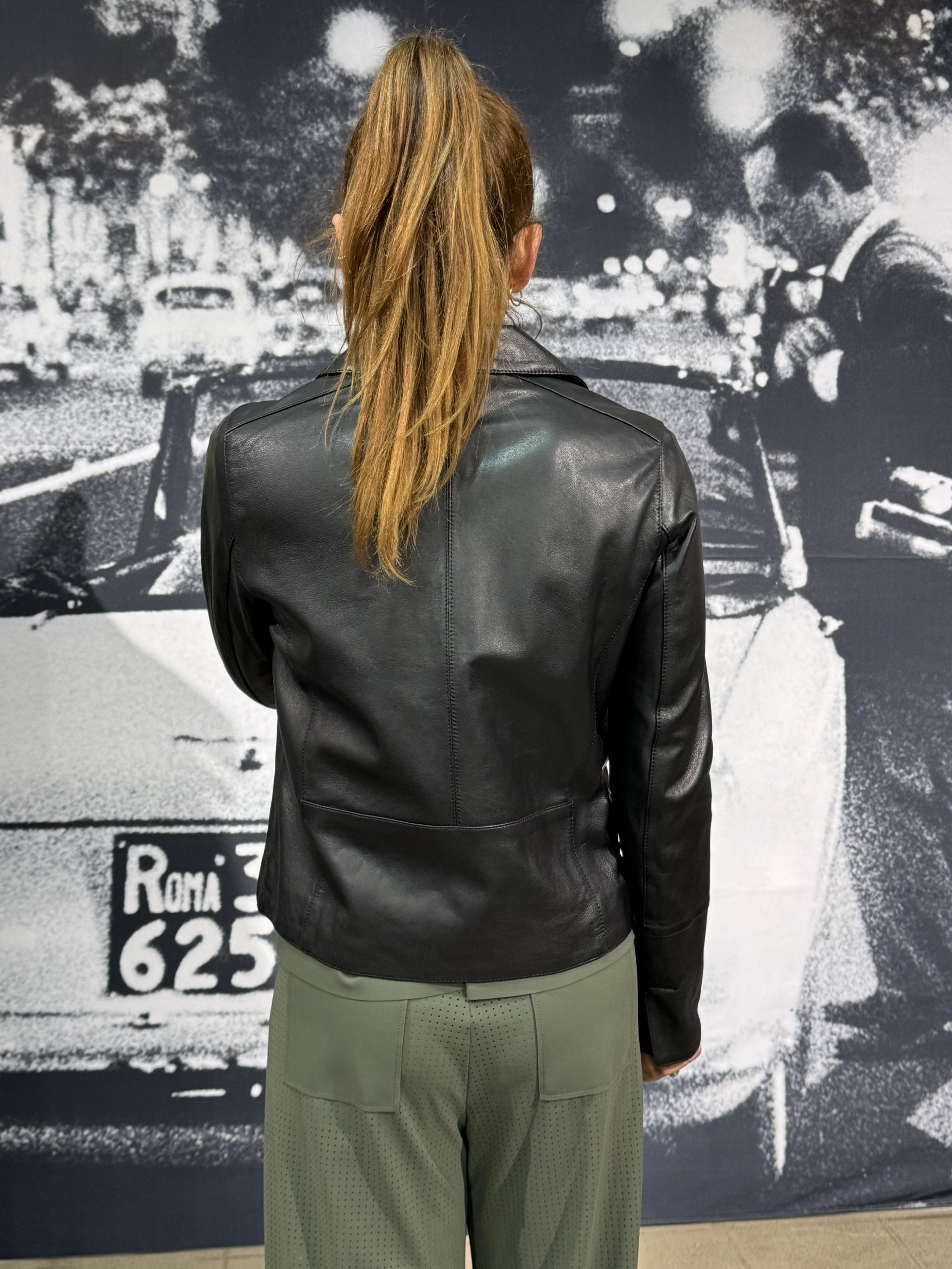 OAKWOOD Lederjacke LEXIA in light camel und schwarz OAKWOOD Lederjacke LEXIA in light camel und schwarz