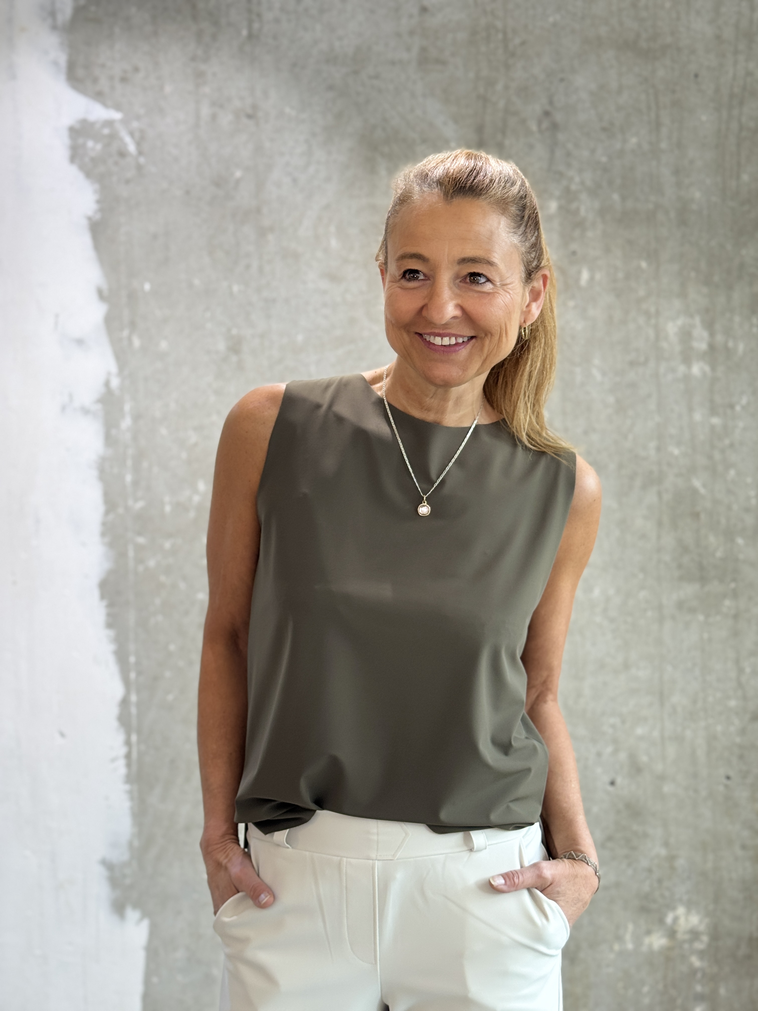 SASSENBACH_STYLE Top KOLUMBA khaki