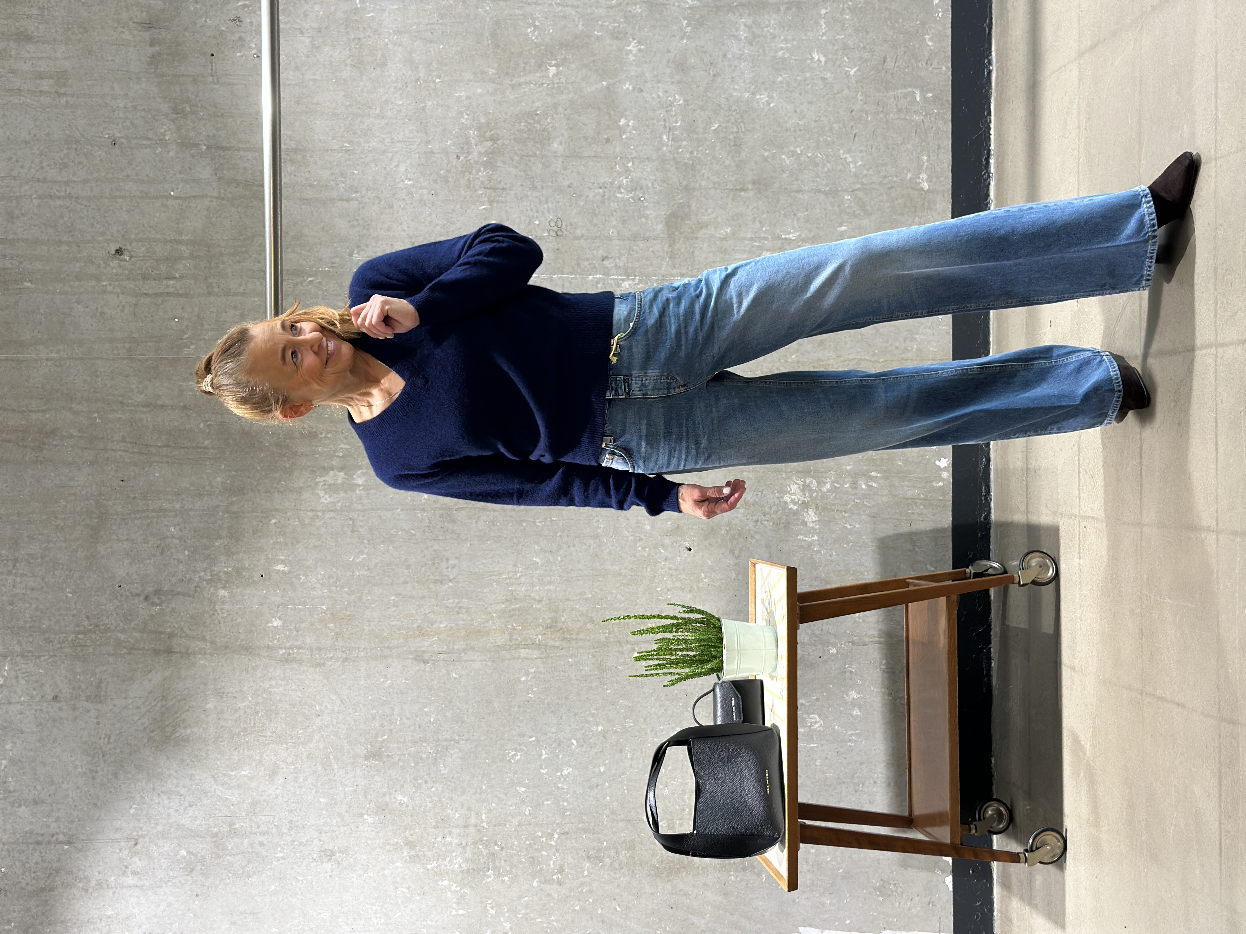 HANDMADE V-Pullover in 2 Farben