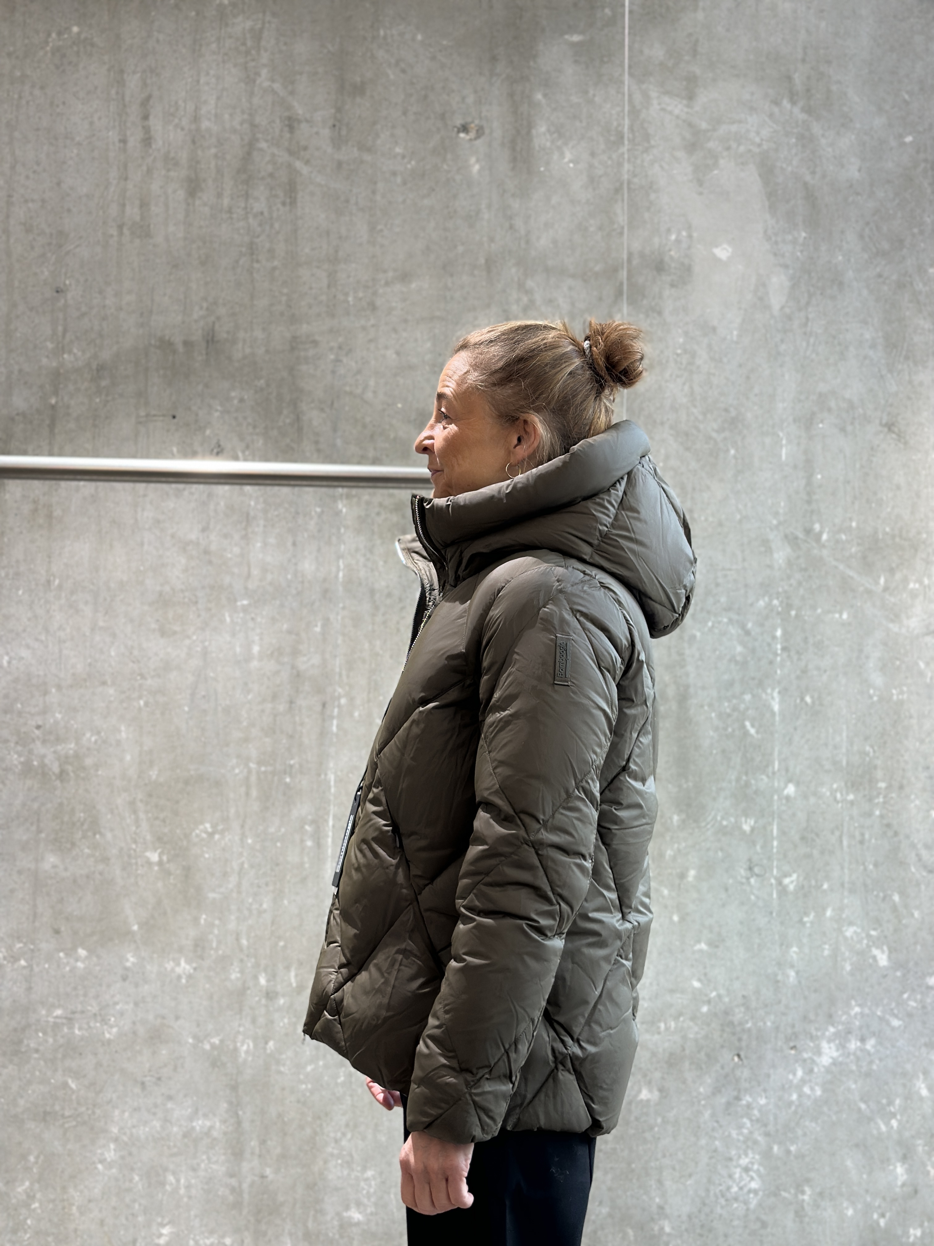 BOMBOOGIE Daunenjacke dark moss green