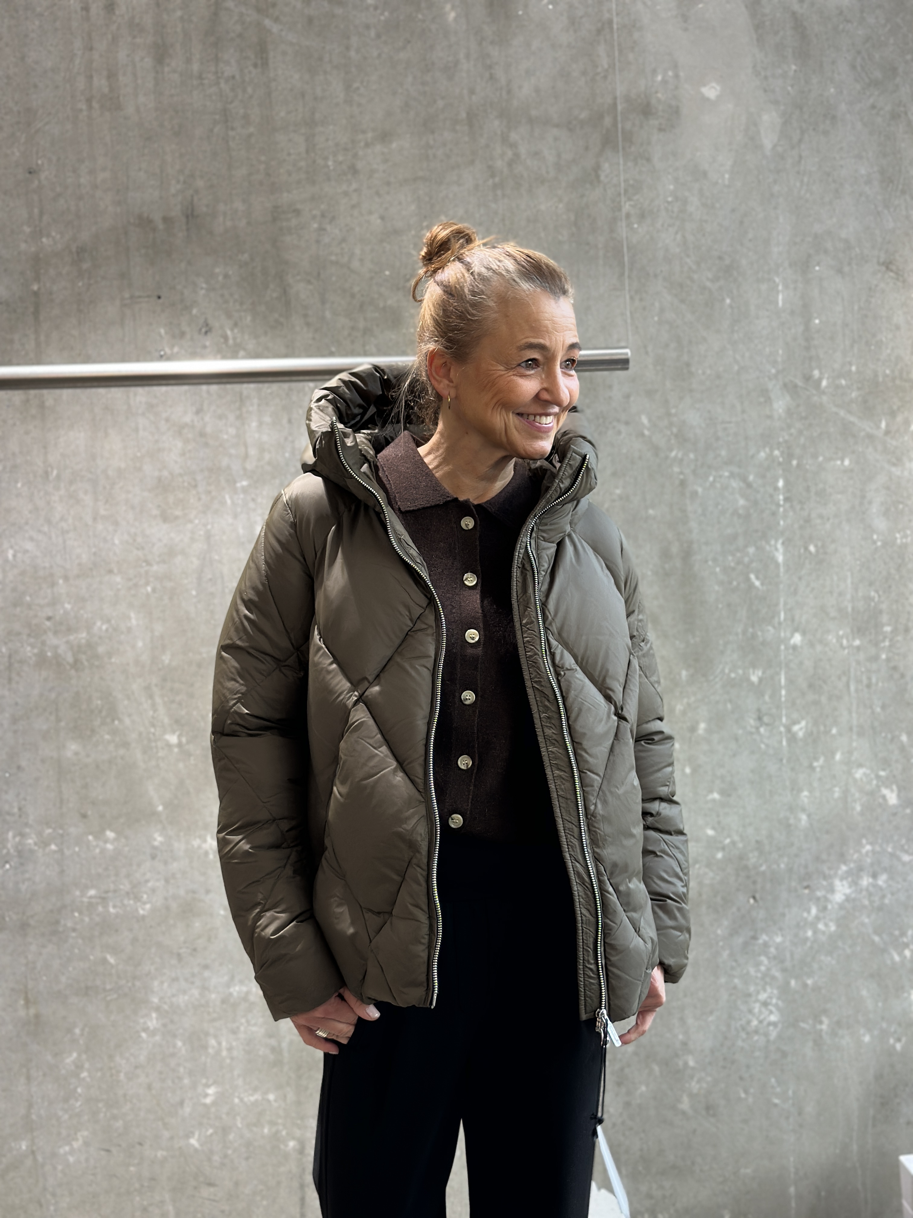 BOMBOOGIE Daunenjacke dark moss green dark moss green